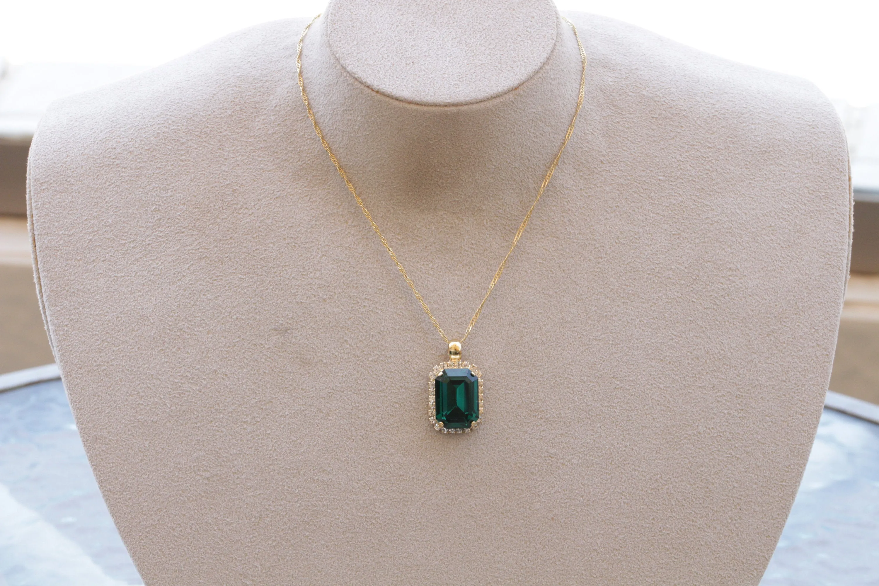 GREEN EMERALD NECKLACE