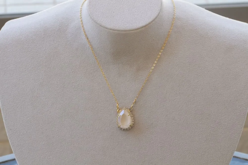 IVORY CREAM NECKLACE