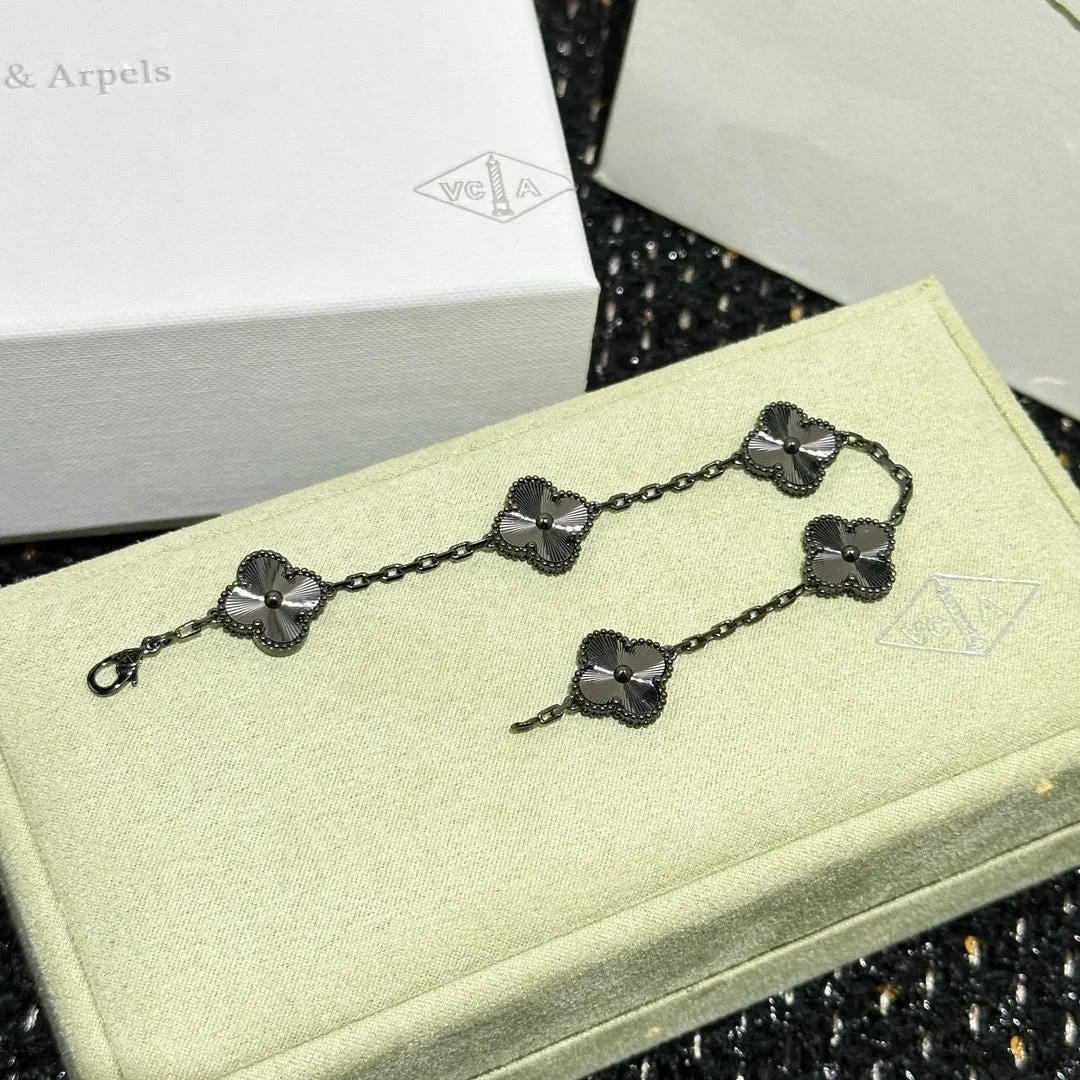 JW819 VCA Vintage Alhambra Bracelet