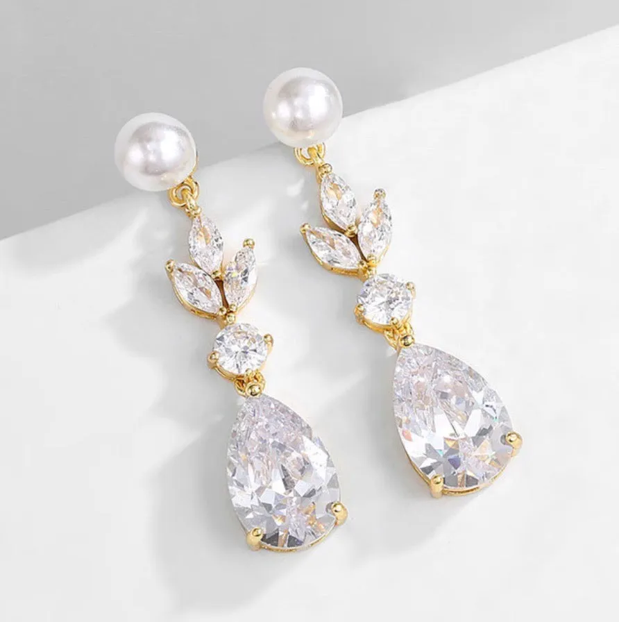 "Perla" - Pearl and Cubic Zirconia Bridal Earrings - Available in Silver, Rose Gold and Yellow Gold