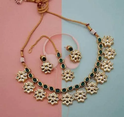 Simple Multi Flower Motif Necklace Set