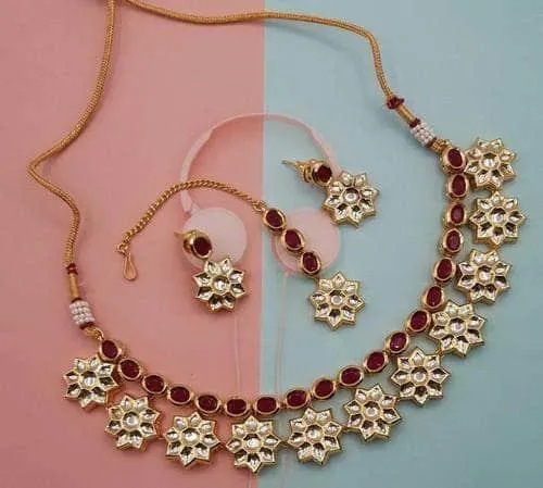 Simple Multi Flower Motif Necklace Set